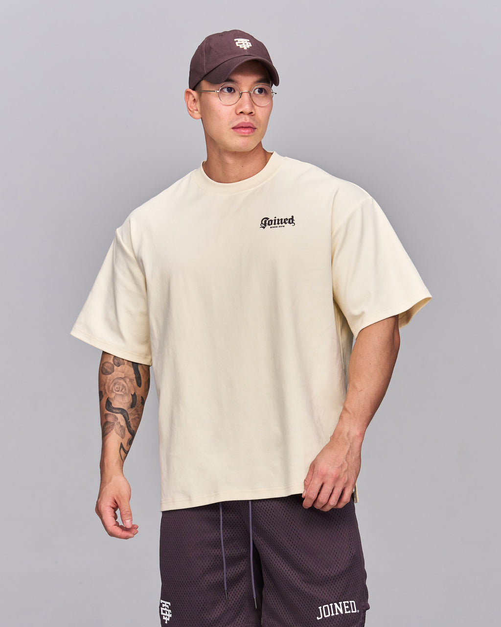 color_dusty grey / off white