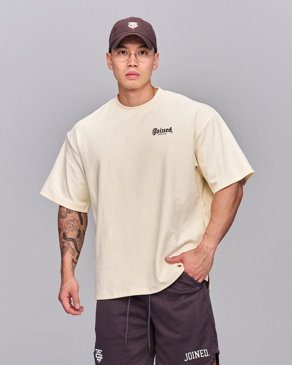 color_dusty grey / off white