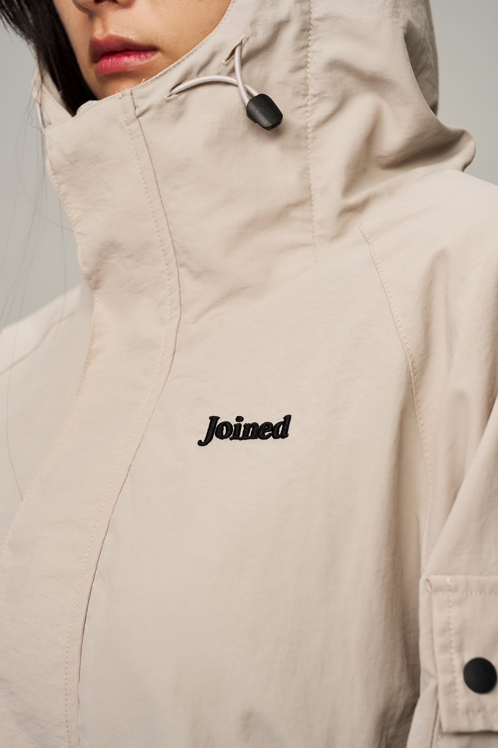 Label Tech Crop Windbreaker