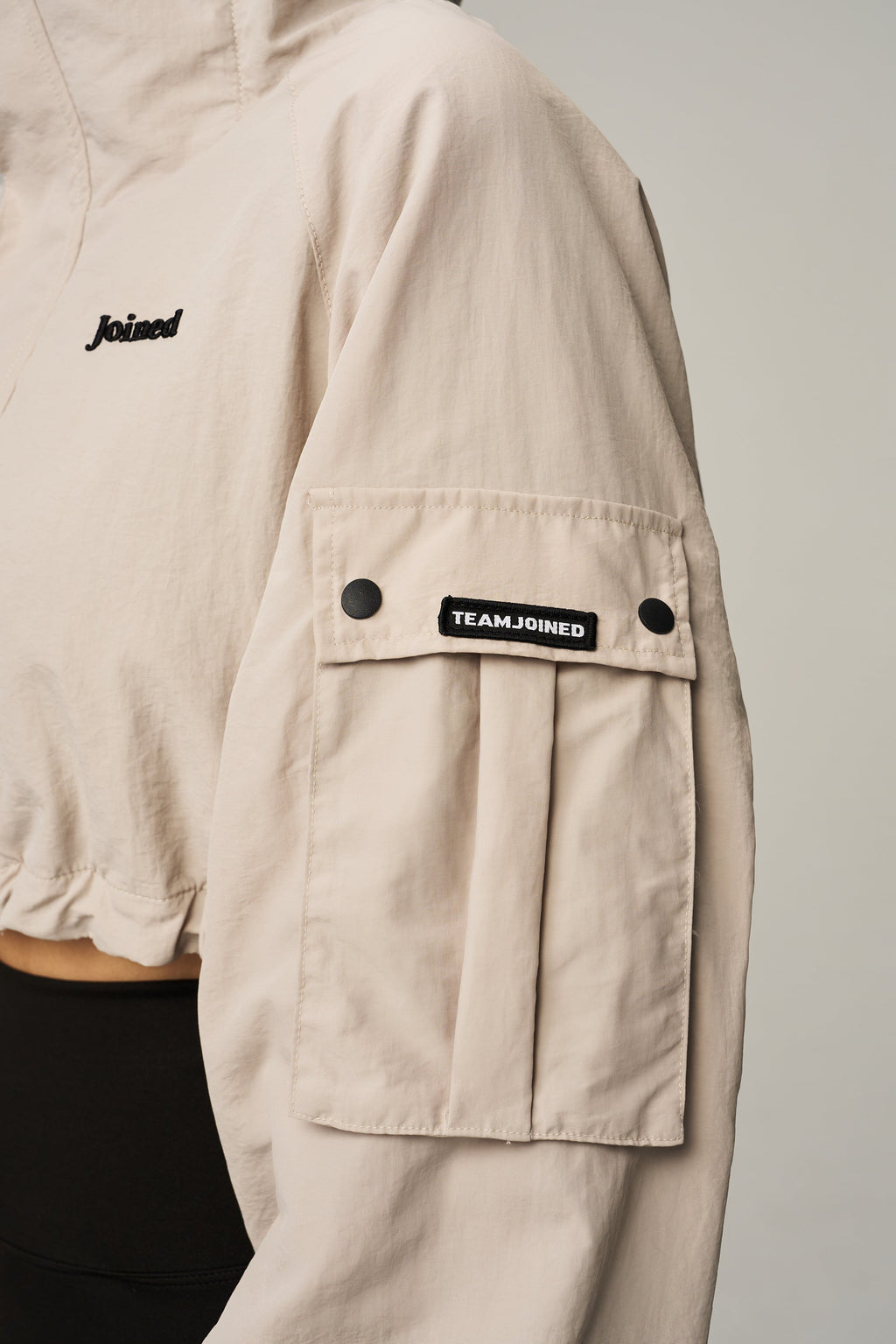 Label Tech Crop Windbreaker