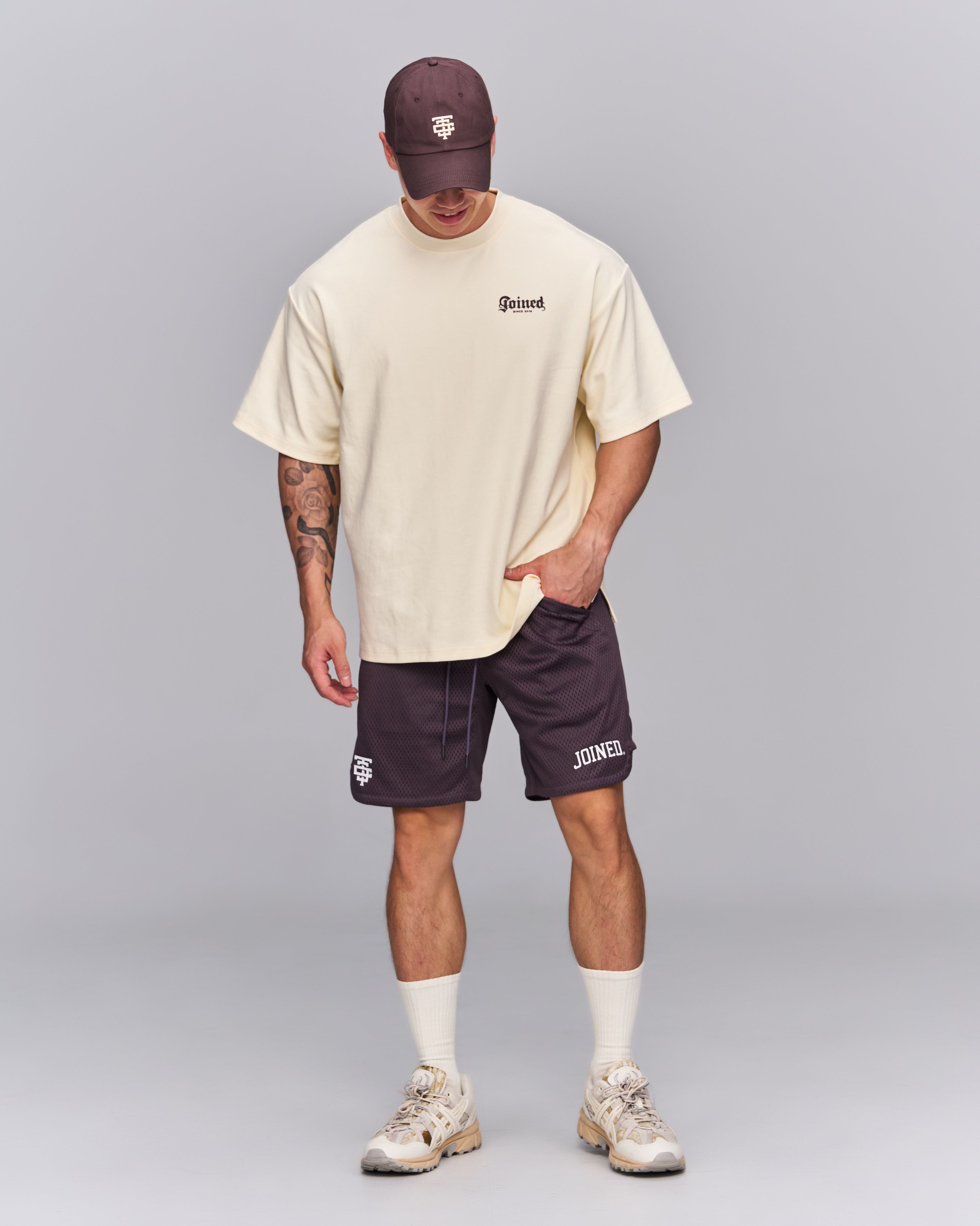 color_dusty grey / off white